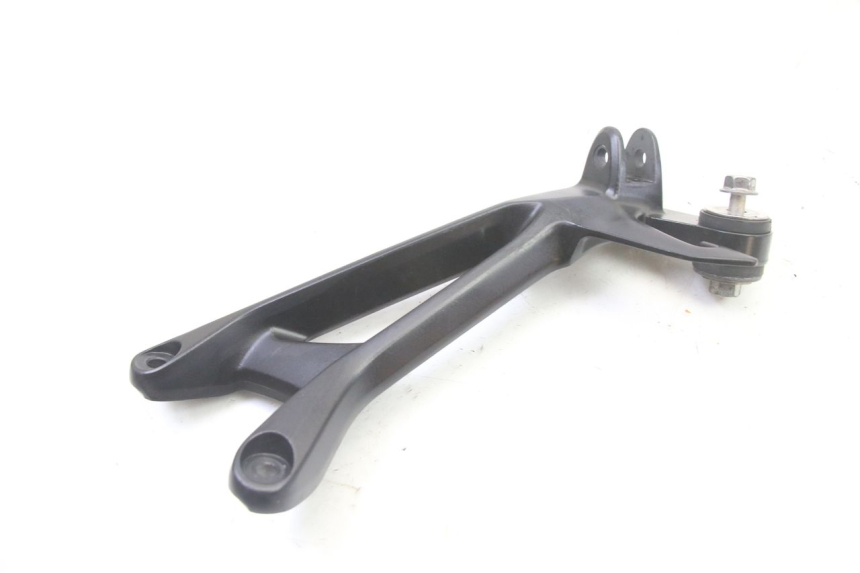 photo de REAR RIGHT FOOTREST MOUNT SUZUKI GSR 750 (2011 - 2017)