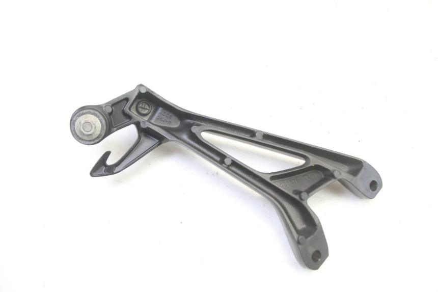 photo de REAR RIGHT FOOTREST MOUNT SUZUKI GSR 750 (2011 - 2017)