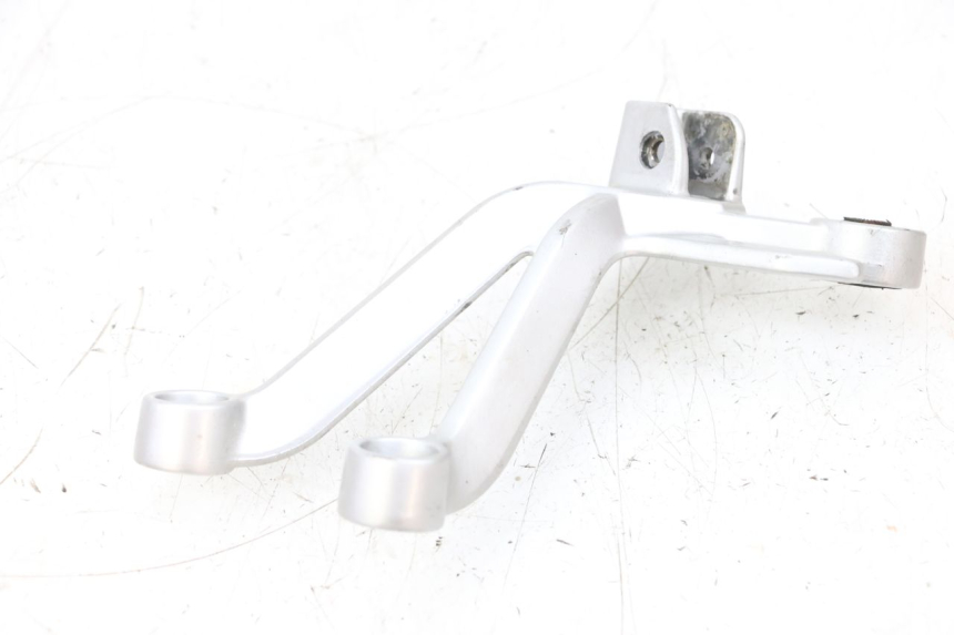 photo de REAR RIGHT FOOTREST MOUNT SUZUKI GSXR GSX-R 1000 (2003 - 2004) - Technical close-up