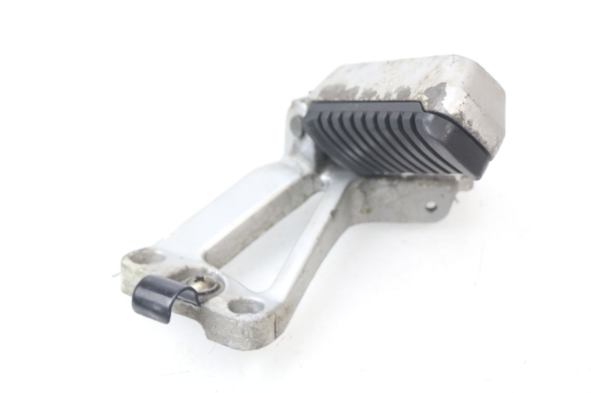photo de REAR RIGHT FOOTREST MOUNT KAWASAKI GTR 1000 (1994 - 2004)