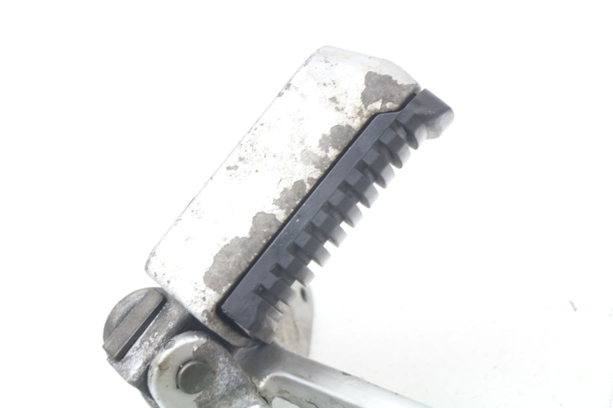 photo de REAR RIGHT FOOTREST MOUNT KAWASAKI GTR 1000 (1994 - 2004)