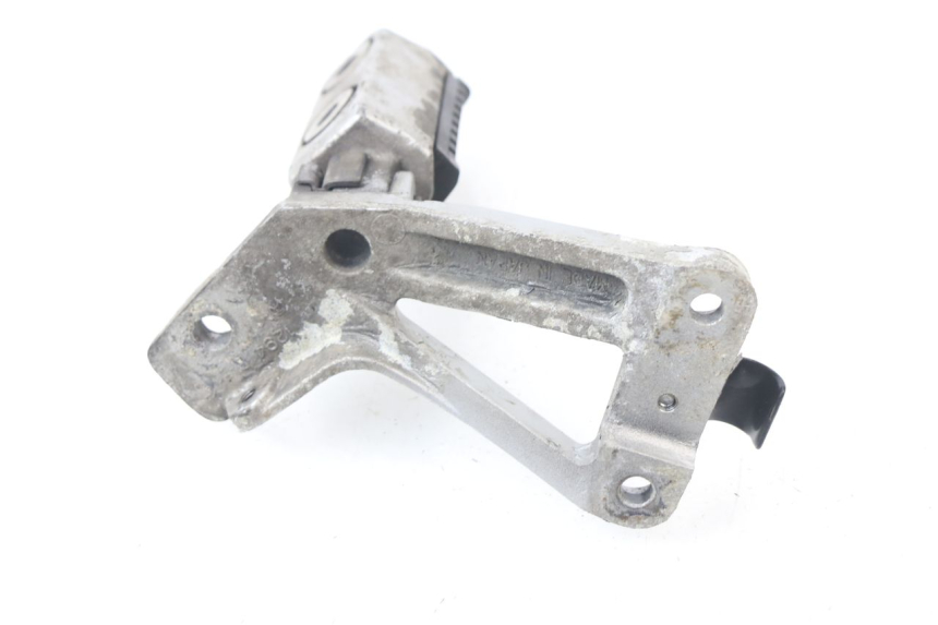 photo de REAR RIGHT FOOTREST MOUNT KAWASAKI GTR 1000 (1994 - 2004)