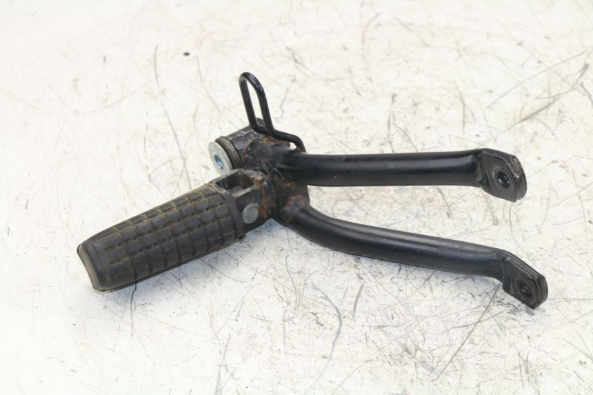 photo de REAR RIGHT FOOTREST MOUNT HONDA CBF 125 (2009 - 2015)