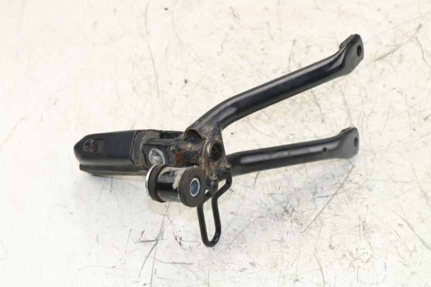photo de REAR RIGHT FOOTREST MOUNT HONDA CBF 125 (2009 - 2015)