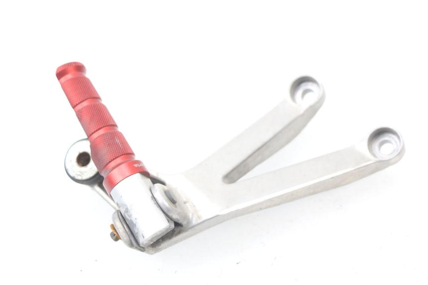 photo de REAR RIGHT FOOTREST MOUNT HONDA CBR 929 RR FIREBLADE 900 (2000 - 2001)