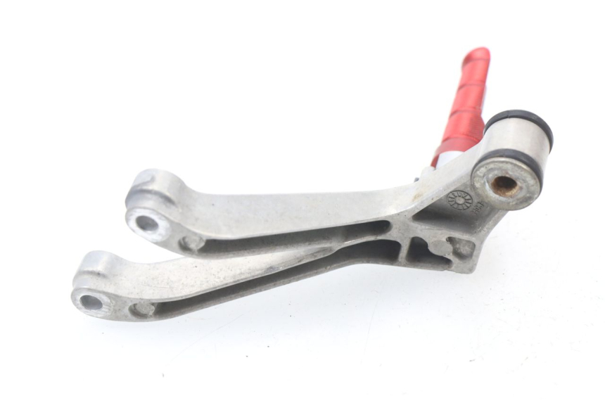 photo de REAR RIGHT FOOTREST MOUNT HONDA CBR 929 RR FIREBLADE 900 (2000 - 2001)