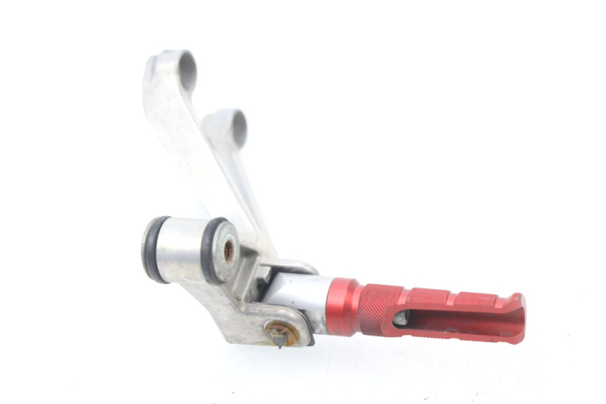 photo de REAR RIGHT FOOTREST MOUNT HONDA CBR 929 RR FIREBLADE 900 (2000 - 2001)