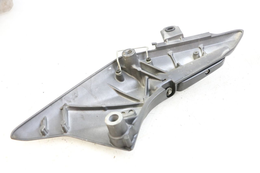 photo de REAR RIGHT FOOTREST MOUNT HONDA FJS SILVER WING SILVERWING 400 (2005 - 2008)
