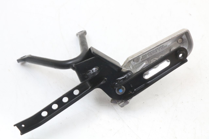 photo de REAR RIGHT FOOTREST MOUNT HONDA PCX (JF28) 125 (2009 - 2011)