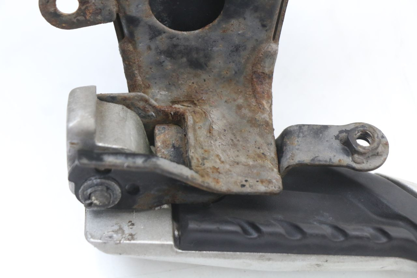 photo de REAR RIGHT FOOTREST MOUNT HONDA SH ABS 125 (2012 - 2017)