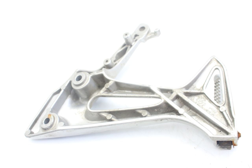 photo de RIGHT REAR FOOTREST MOUNTING PLATE HONDA VFR VTEC RC46 800 (2002 - 2013)