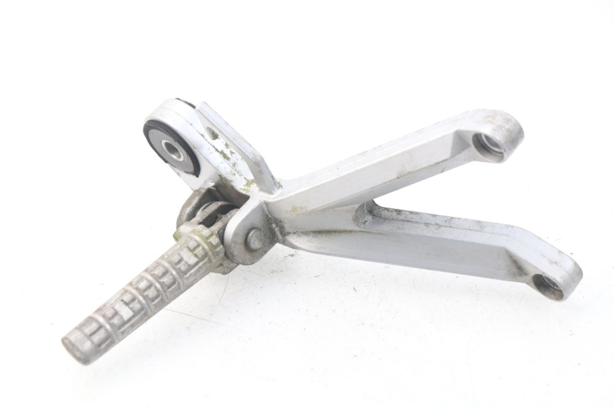 photo de REAR RIGHT FOOTREST MOUNT HYOSUNG COMET GTR 125 (2007 - 2014)