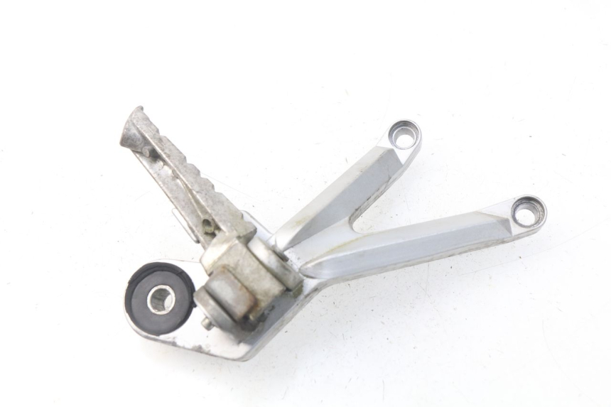 photo de REAR RIGHT FOOTREST MOUNT HYOSUNG COMET GTR 125 (2007 - 2014)