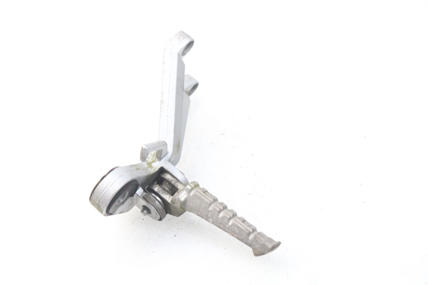 photo de REAR RIGHT FOOTREST MOUNT HYOSUNG COMET GTR 125 (2007 - 2014)