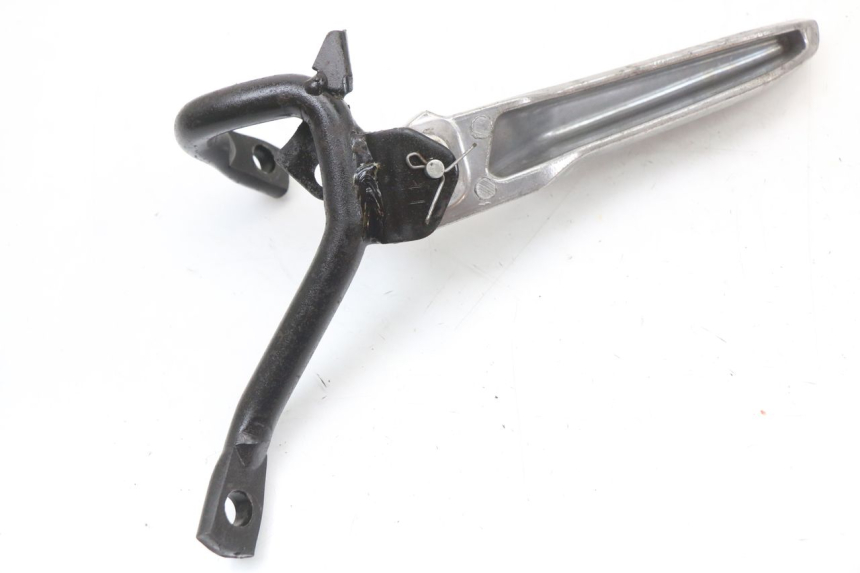 photo de REAR RIGHT FOOTREST BRACKET JONWAY AZTRAL 125 (2008 - 2017)