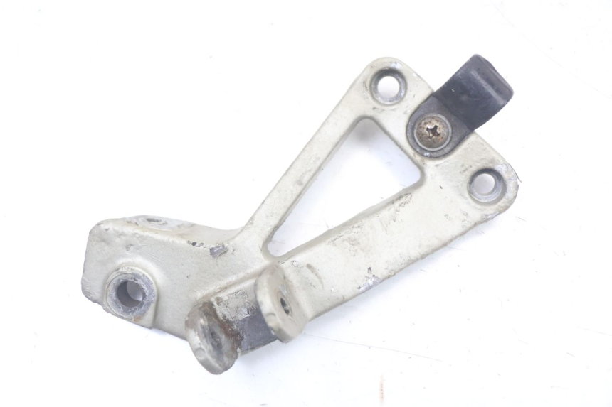 photo de REAR RIGHT FOOTREST MOUNT KAWASAKI GTR 1000 (1994 - 2004)