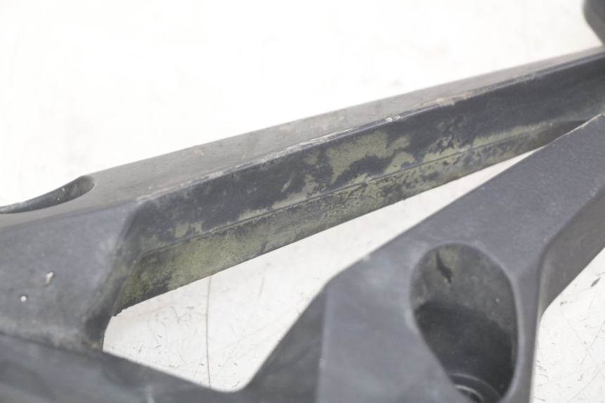photo de RIGHT REAR FOOTREST MOUNTING PLATE KAWASAKI Z 750 (2007 - 2013)