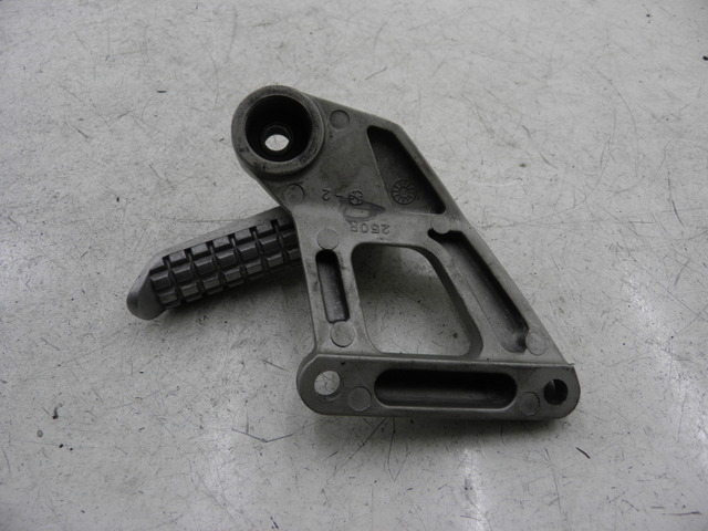 photo de REAR RIGHT FOOTREST MOUNT KAWASAKI ZZR 600 (1995 - 2004)