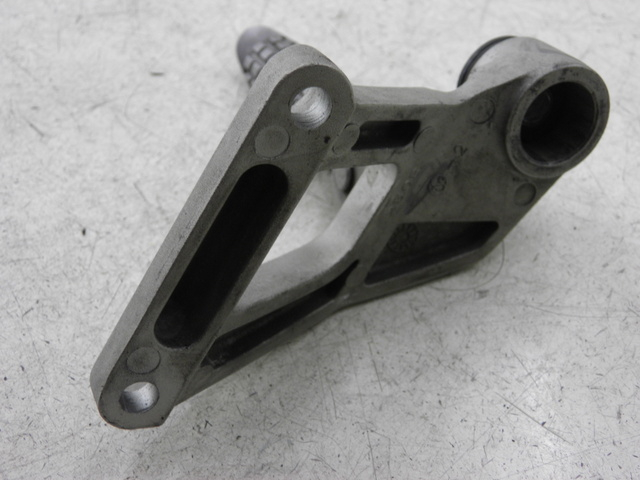 photo de REAR RIGHT FOOTREST MOUNT KAWASAKI ZZR 600 (1995 - 2004)