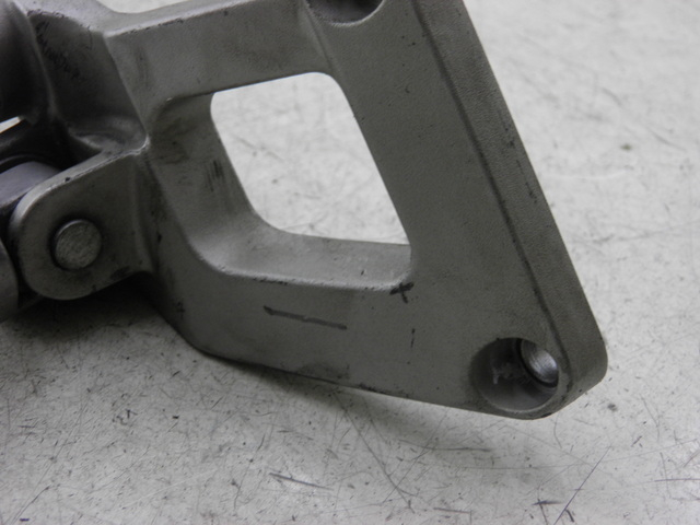 photo de REAR RIGHT FOOTREST MOUNT KAWASAKI ZZR 600 (1995 - 2004)