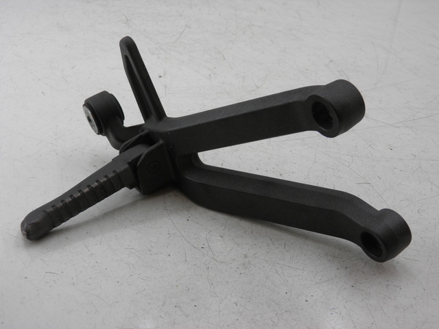 photo de REAR RIGHT FOOTREST MOUNT KYMCO QUANNON NAKED 125 (2010)
