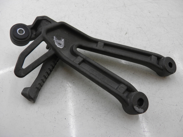 photo de REAR RIGHT FOOTREST MOUNT KYMCO QUANNON NAKED 125 (2010)