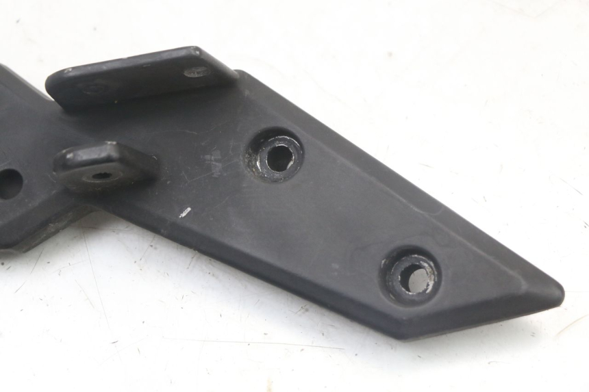 photo de REAR RIGHT FOOTREST MOUNT KYMCO SUPER 8 125 (2008 - 2015)