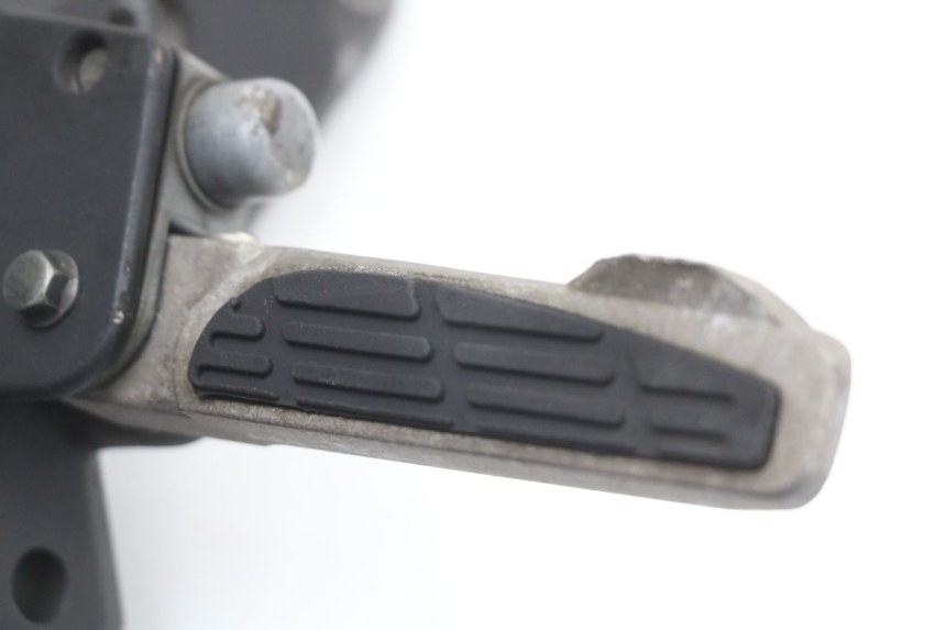photo de REAR RIGHT FOOTREST MOUNT KYMCO SUPER 8 4T 50 (2021 - 2024)