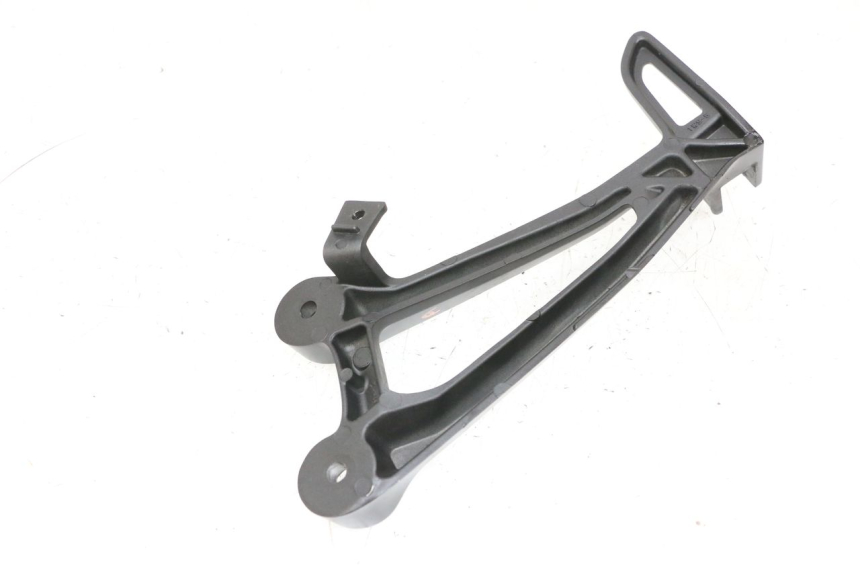 photo de REAR RIGHT FOOTREST MOUNT YAMAHA MT-07 MT07 ABS 700 (2018 - 2020) - Alternative perspective