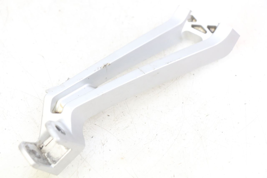 photo de RIGHT REAR FOOTREST MOUNTING PLATE YAMAHA MT ABS 125 (2014 - 2018)