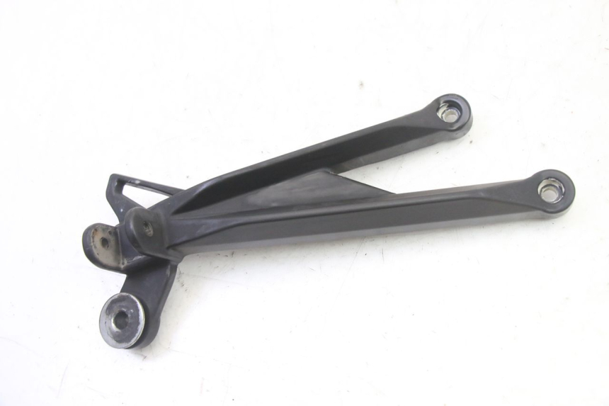 photo de REAR RIGHT FOOTREST MOUNT MAG POWER R-STREET 50 (2016 - 2025)