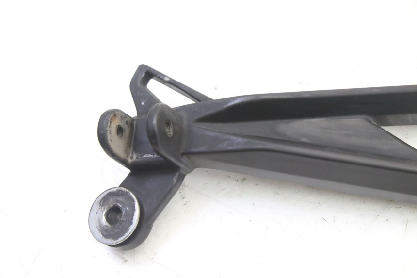 photo de REAR RIGHT FOOTREST MOUNT MAG POWER R-STREET 50 (2016 - 2025)