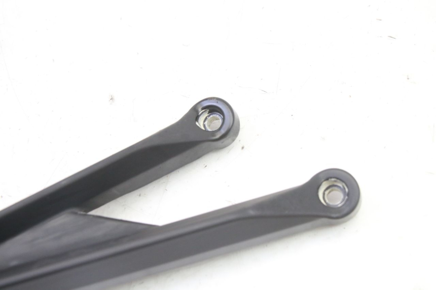 photo de REAR RIGHT FOOTREST MOUNT MAG POWER R-STREET 50 (2016 - 2025)