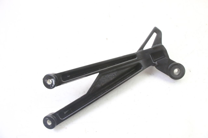 photo de REAR RIGHT FOOTREST MOUNT MAG POWER R-STREET 50 (2016 - 2025)