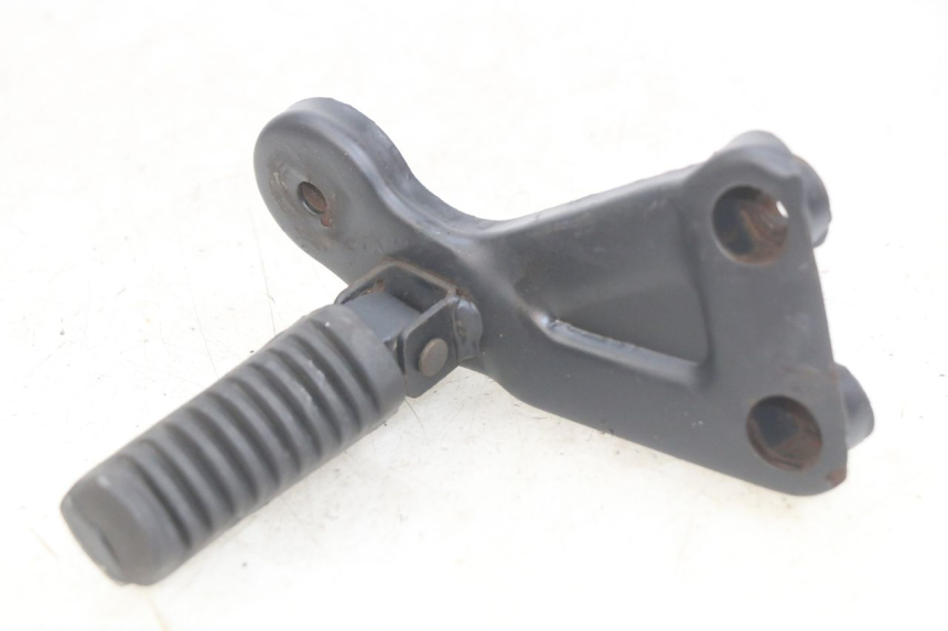 photo de RIGHT REAR FOOTREST MOUNTING PLATE YAMASAKI ROADSTER 50 (2013 - 2018)
