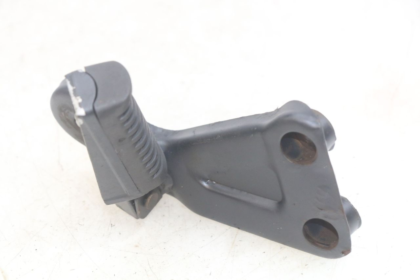 photo de RIGHT REAR FOOTREST MOUNTING PLATE YAMASAKI ROADSTER 50 (2013 - 2018)