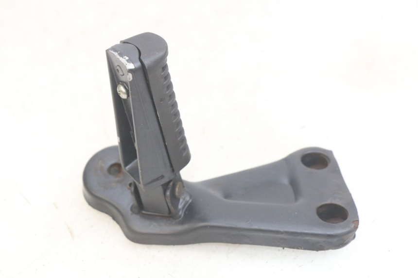 photo de RIGHT REAR FOOTREST MOUNTING PLATE YAMASAKI ROADSTER 50 (2013 - 2018)