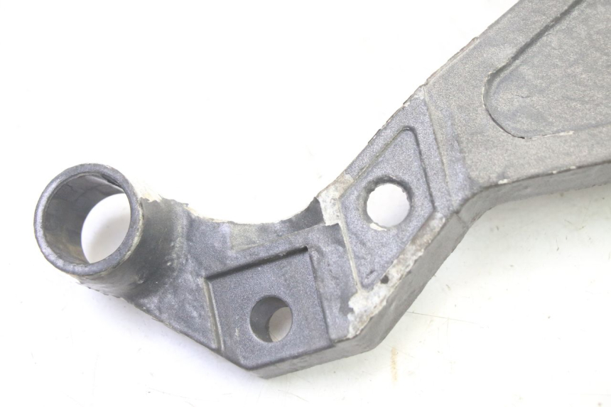 photo de REAR RIGHT FOOTREST MOUNT TRIUMPH SPRINT 900 (1995 - 1998)