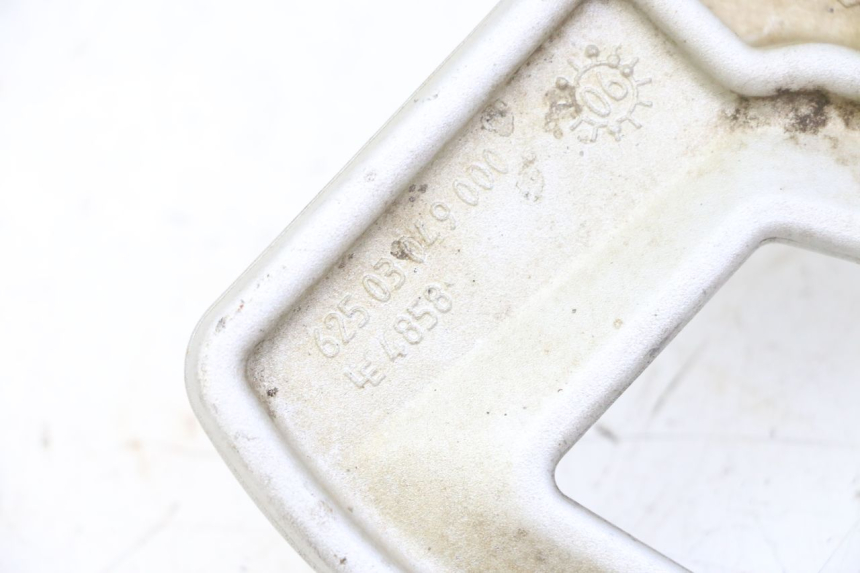 photo de REAR RIGHT FOOTREST MOUNT KTM SUPERENDURO R 950 (2005 - 2009)