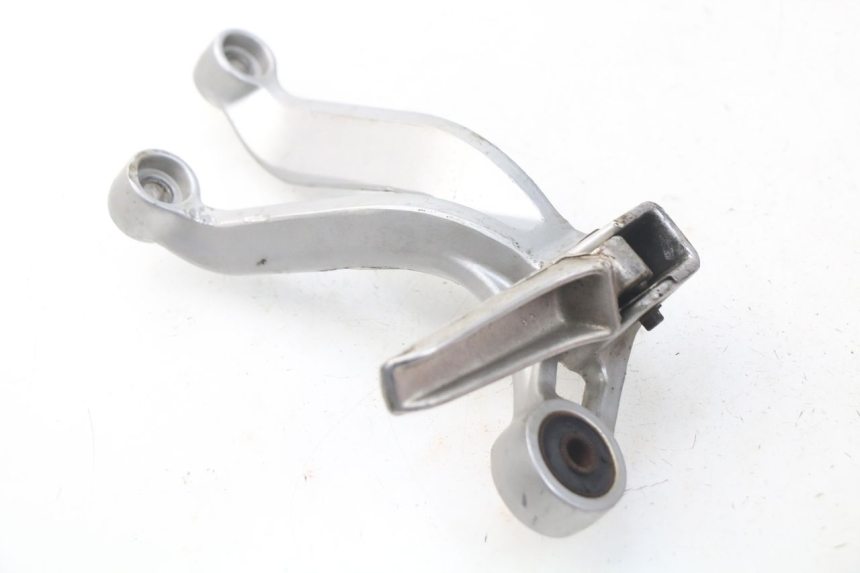 photo de REAR RIGHT FOOTREST MOUNT SUZUKI GSX-R GSXR 600 (2001 - 2003)