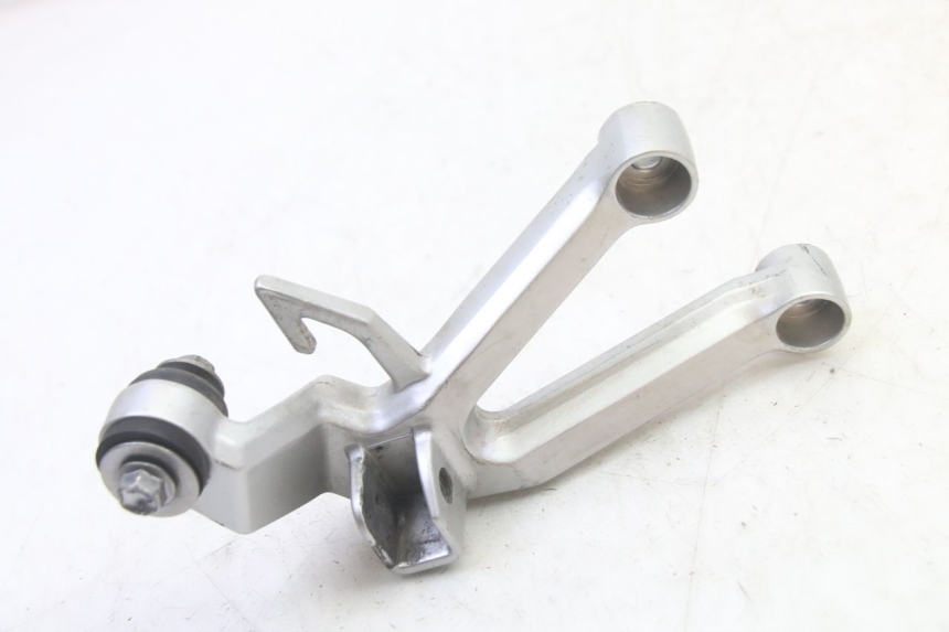 photo de REAR RIGHT FOOTREST MOUNT SUZUKI SV S 650 (2003 - 2009)