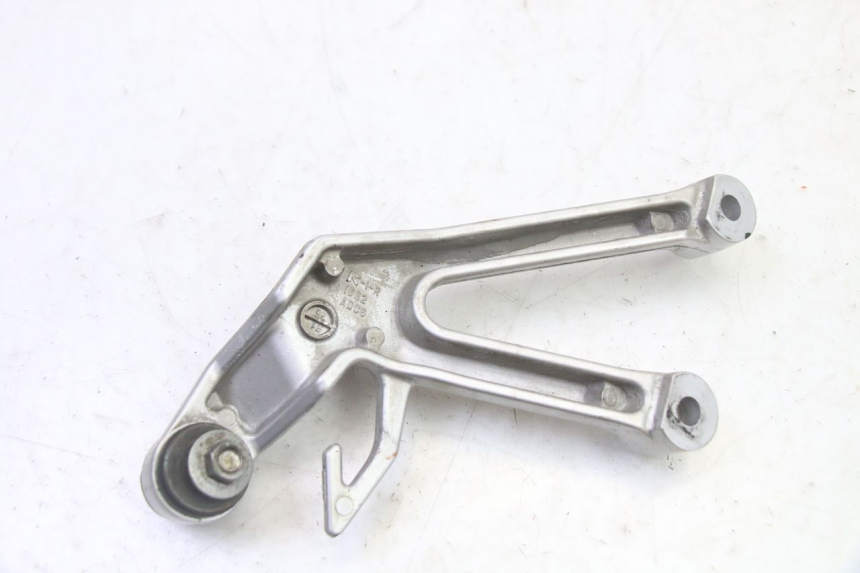 photo de REAR RIGHT FOOTREST MOUNT SUZUKI SV S 650 (2003 - 2009)