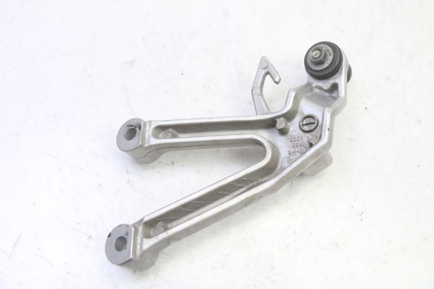photo de REAR RIGHT FOOTREST MOUNT SUZUKI SV S 650 (2003 - 2009)