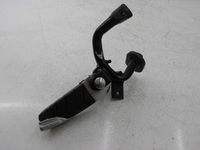 photo de REAR RIGHT FOOTREST MOUNT SYM GTS 125 (2005 - 2008)