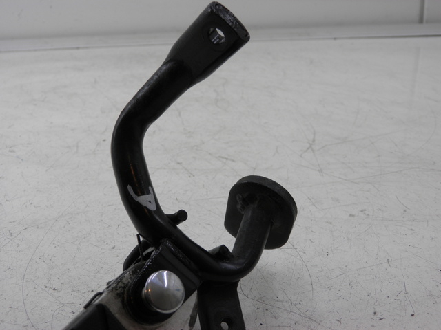 photo de REAR RIGHT FOOTREST MOUNT SYM GTS 125 (2005 - 2008)