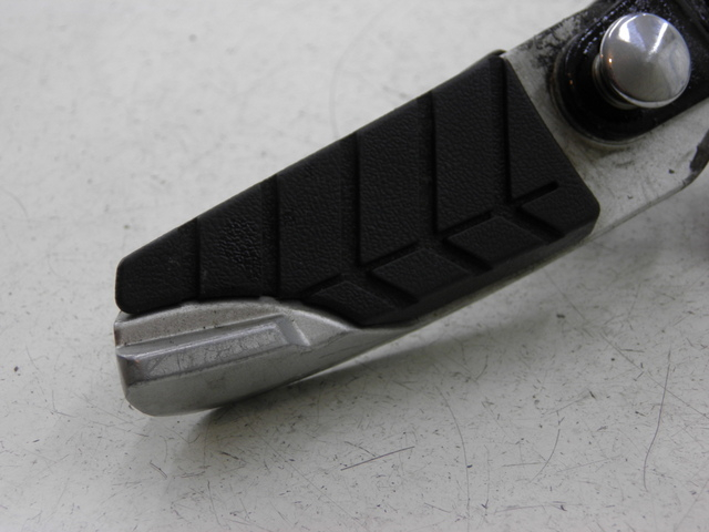 photo de REAR RIGHT FOOTREST MOUNT SYM GTS 125 (2005 - 2008)