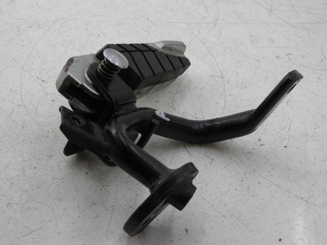 photo de REAR RIGHT FOOTREST MOUNT SYM GTS 125 (2005 - 2008)
