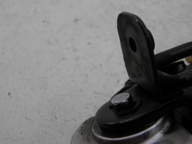 photo de REAR RIGHT FOOTREST MOUNT SYM GTS 125 (2005 - 2008)