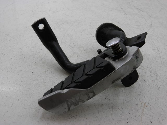 photo de REAR RIGHT FOOTREST MOUNT SYM GTS 125 (2005 - 2008)