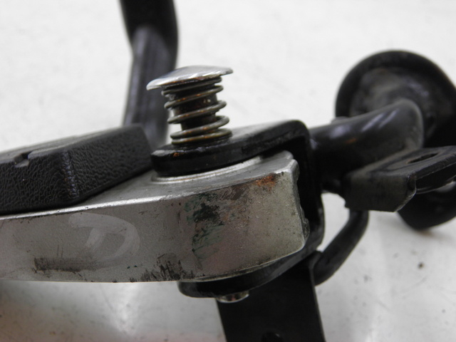 photo de REAR RIGHT FOOTREST MOUNT SYM GTS 125 (2005 - 2008)